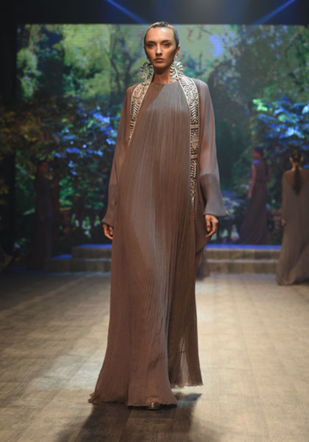 "فاشن فوروورد" يختتم فعالياته بتميّز وتألق أبرز المصممين