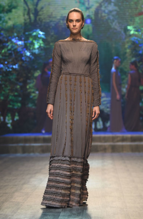 "فاشن فوروورد" يختتم فعالياته بتميّز وتألق أبرز المصممين