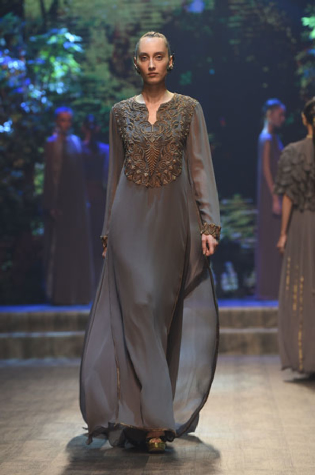 "فاشن فوروورد" يختتم فعالياته بتميّز وتألق أبرز المصممين