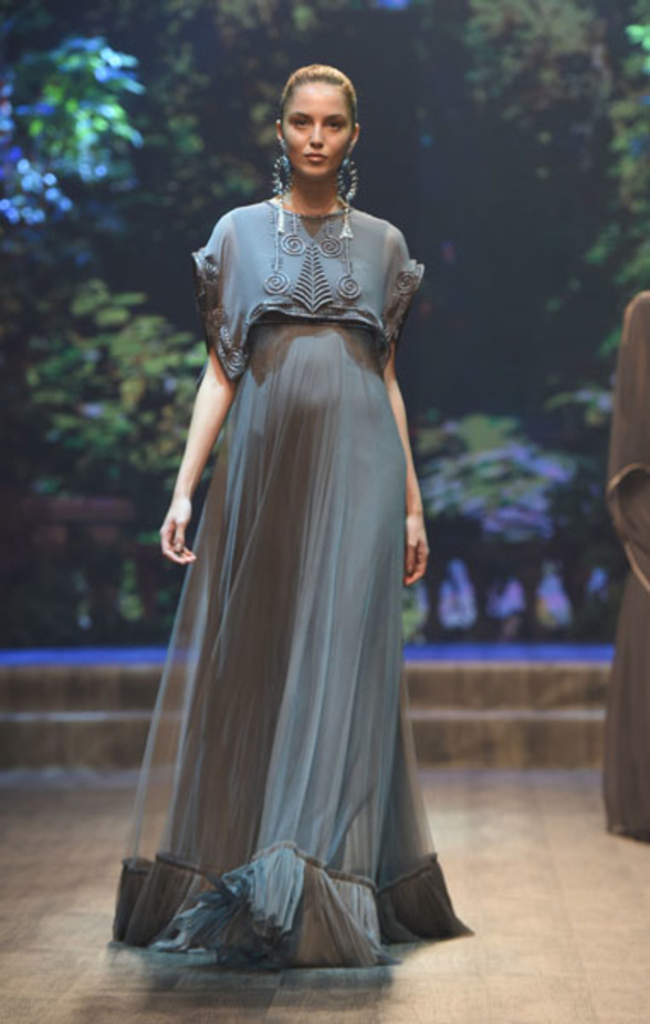 "فاشن فوروورد" يختتم فعالياته بتميّز وتألق أبرز المصممين