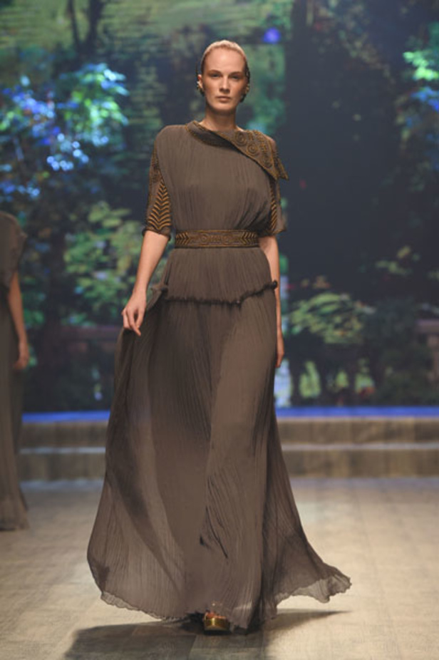 "فاشن فوروورد" يختتم فعالياته بتميّز وتألق أبرز المصممين