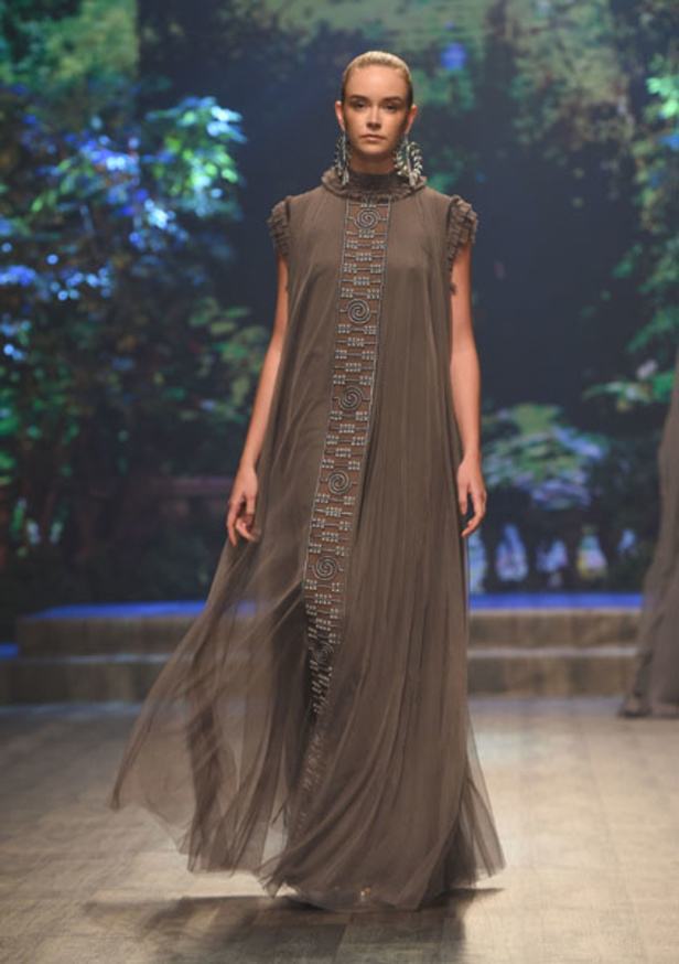 "فاشن فوروورد" يختتم فعالياته بتميّز وتألق أبرز المصممين