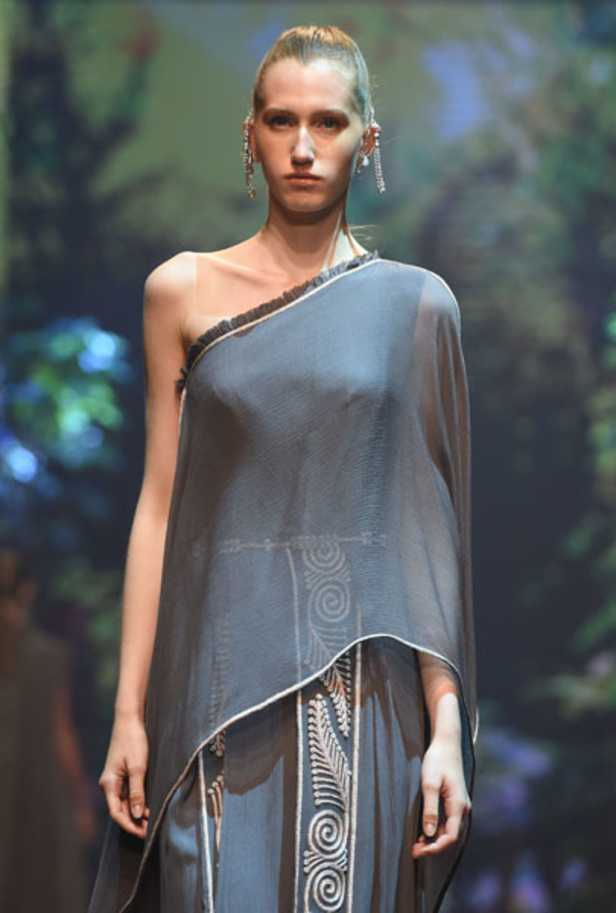 "فاشن فوروورد" يختتم فعالياته بتميّز وتألق أبرز المصممين