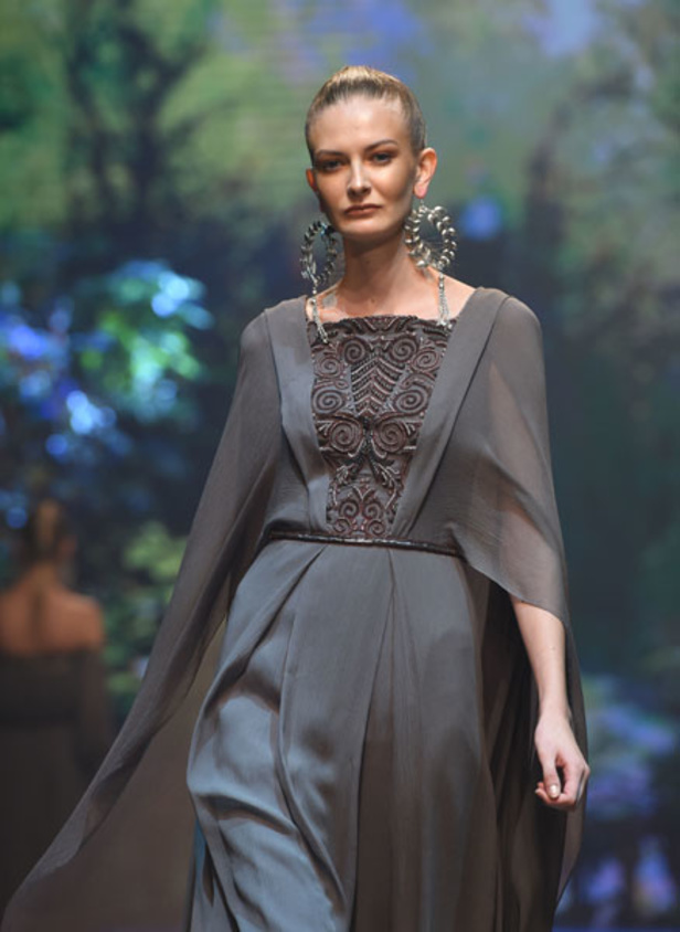 "فاشن فوروورد" يختتم فعالياته بتميّز وتألق أبرز المصممين