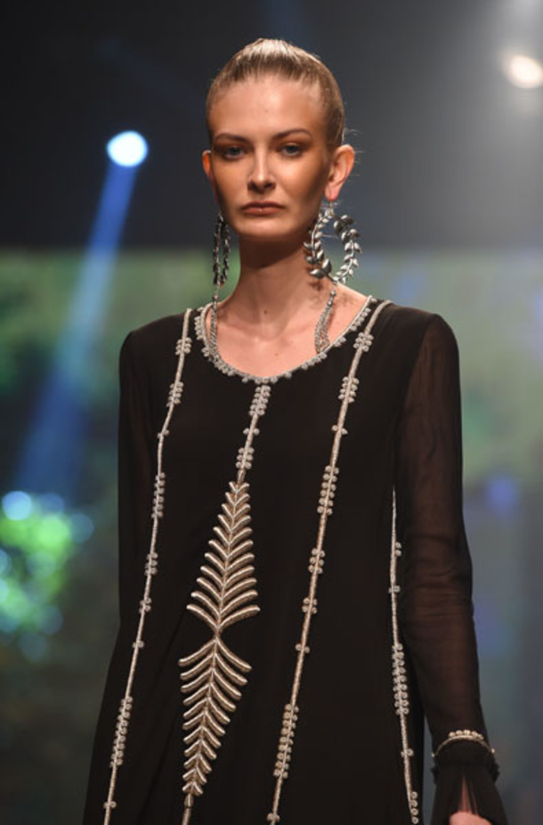 "فاشن فوروورد" يختتم فعالياته بتميّز وتألق أبرز المصممين