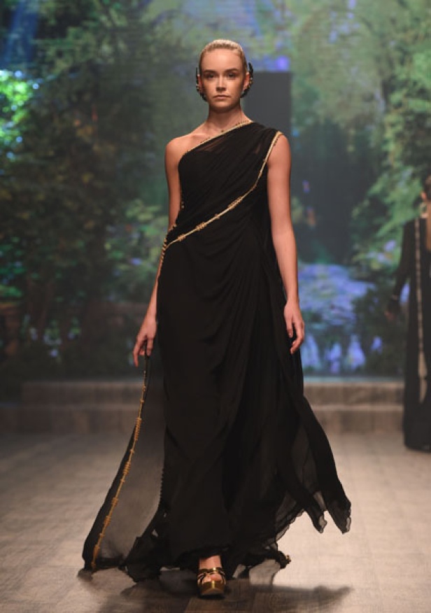 "فاشن فوروورد" يختتم فعالياته بتميّز وتألق أبرز المصممين