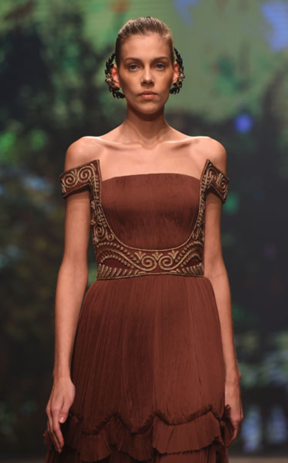 "فاشن فوروورد" يختتم فعالياته بتميّز وتألق أبرز المصممين