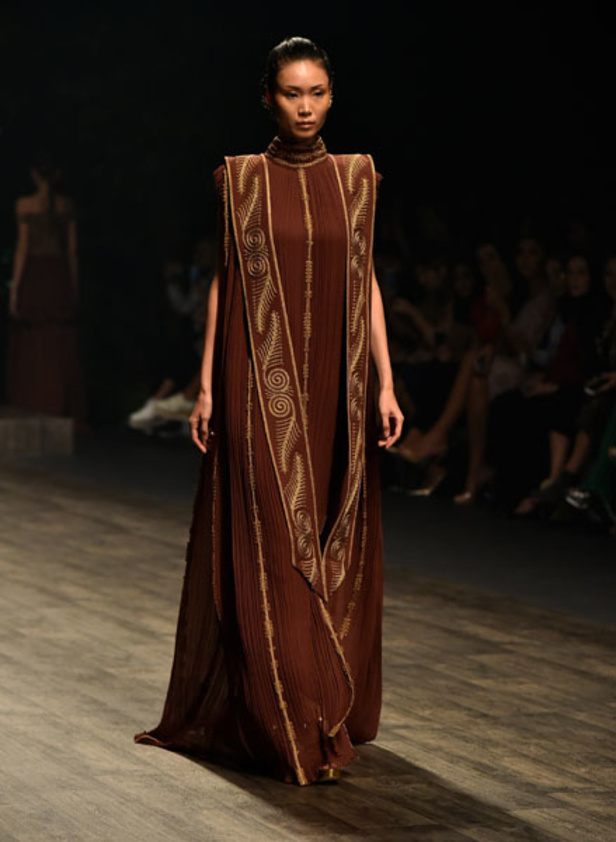 "فاشن فوروورد" يختتم فعالياته بتميّز وتألق أبرز المصممين