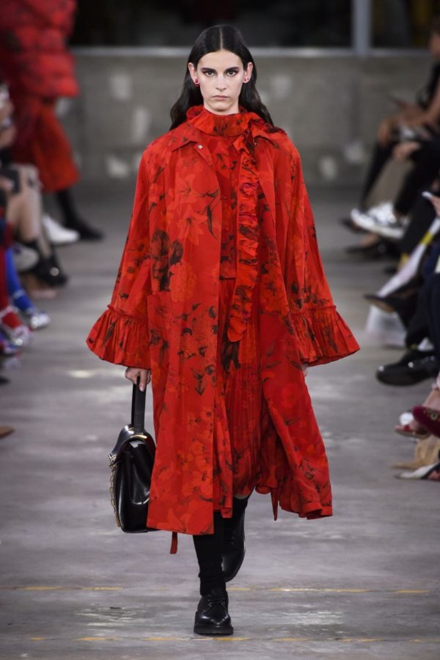 أزياء فالنتينو في طوكيو... مزيج بين التقاليد الإيطالية والحضارة اليابانية