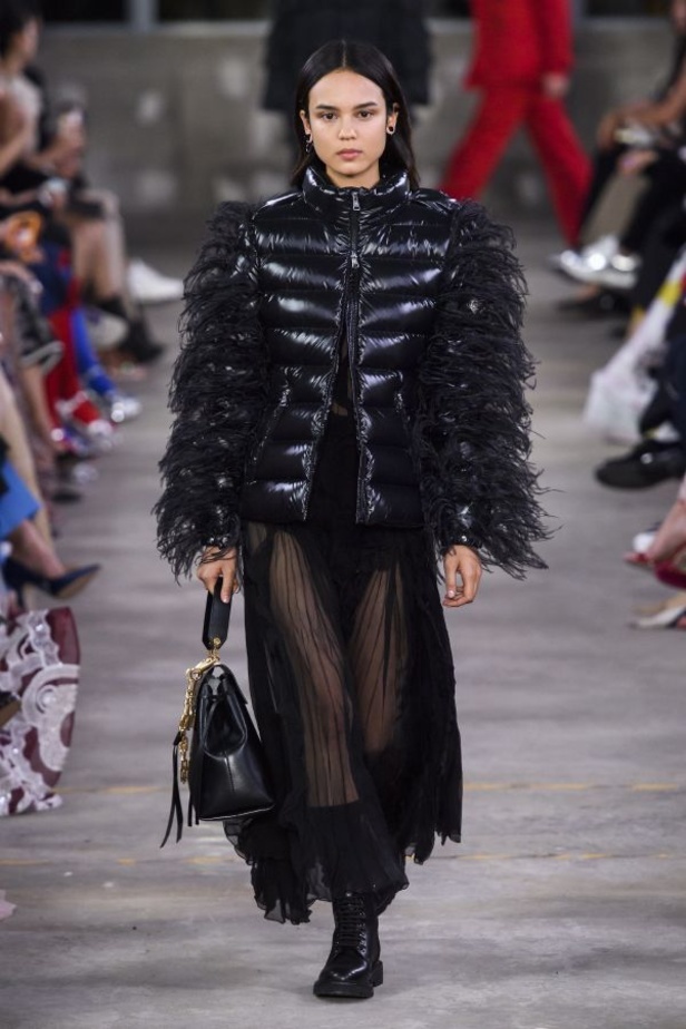 أزياء فالنتينو في طوكيو... مزيج بين التقاليد الإيطالية والحضارة اليابانية