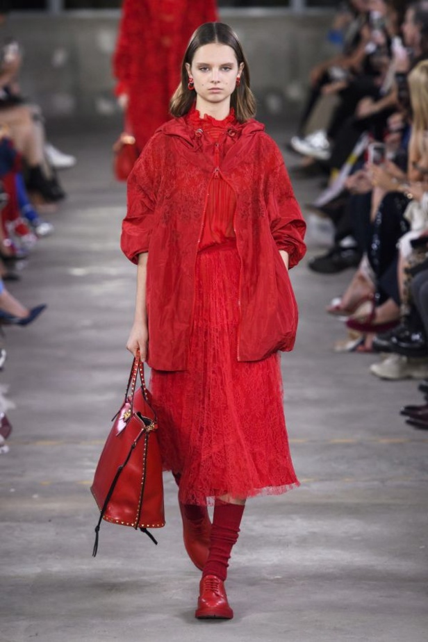 أزياء فالنتينو في طوكيو... مزيج بين التقاليد الإيطالية والحضارة اليابانية