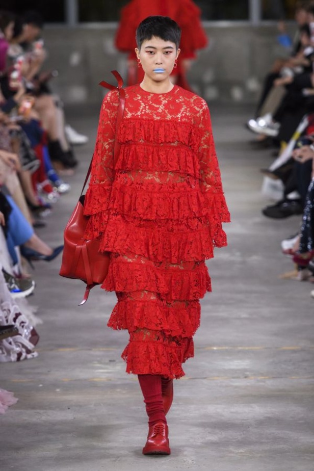 أزياء فالنتينو في طوكيو... مزيج بين التقاليد الإيطالية والحضارة اليابانية