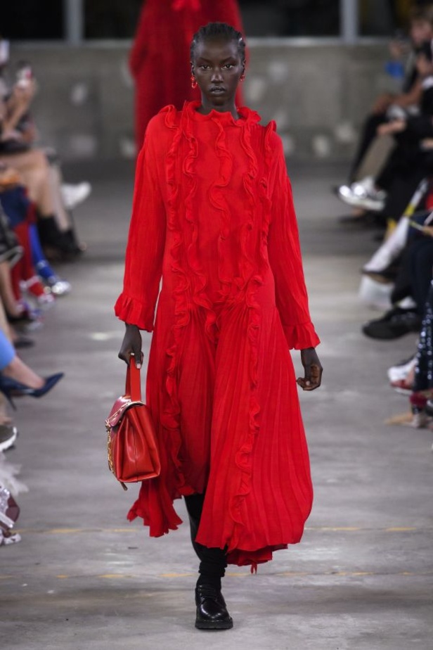 أزياء فالنتينو في طوكيو... مزيج بين التقاليد الإيطالية والحضارة اليابانية