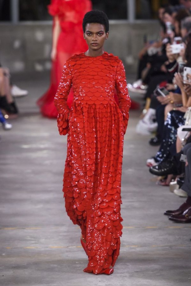 أزياء فالنتينو في طوكيو... مزيج بين التقاليد الإيطالية والحضارة اليابانية