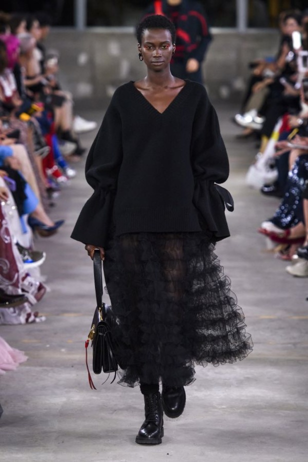 أزياء فالنتينو في طوكيو... مزيج بين التقاليد الإيطالية والحضارة اليابانية