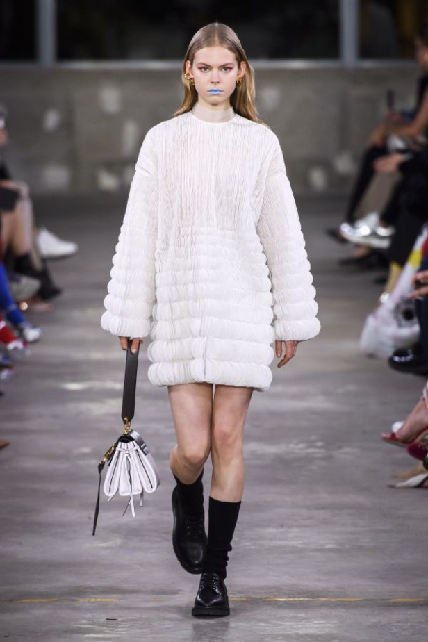 أزياء فالنتينو في طوكيو... مزيج بين التقاليد الإيطالية والحضارة اليابانية