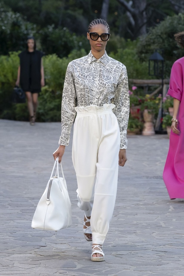 مجموعة Max Mara ريزورت 2022 تذكّرنا بفن السفر