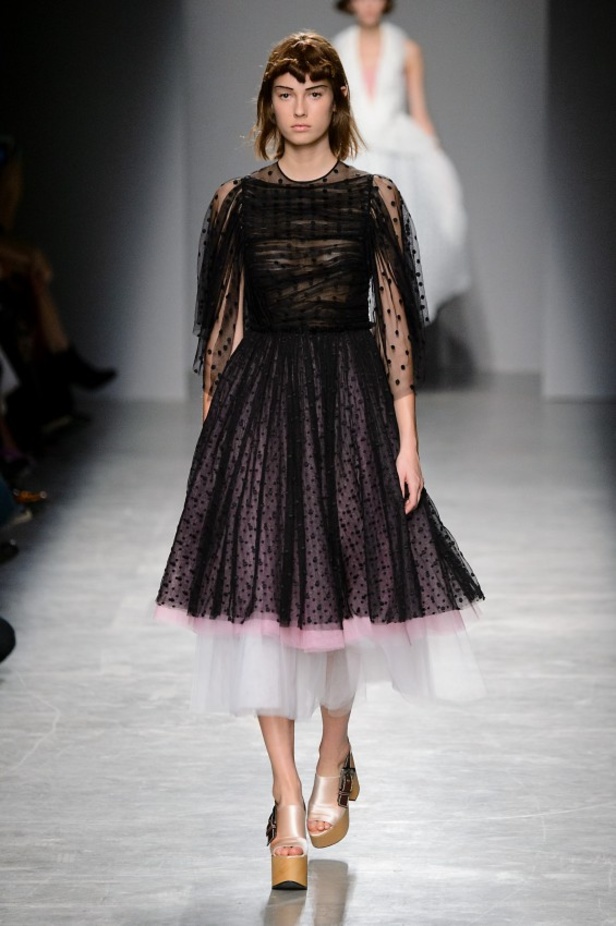 مجموعة Rochas لموسم ربيع وصيف 2017 