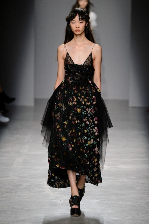 مجموعة Rochas لموسم ربيع وصيف 2017 