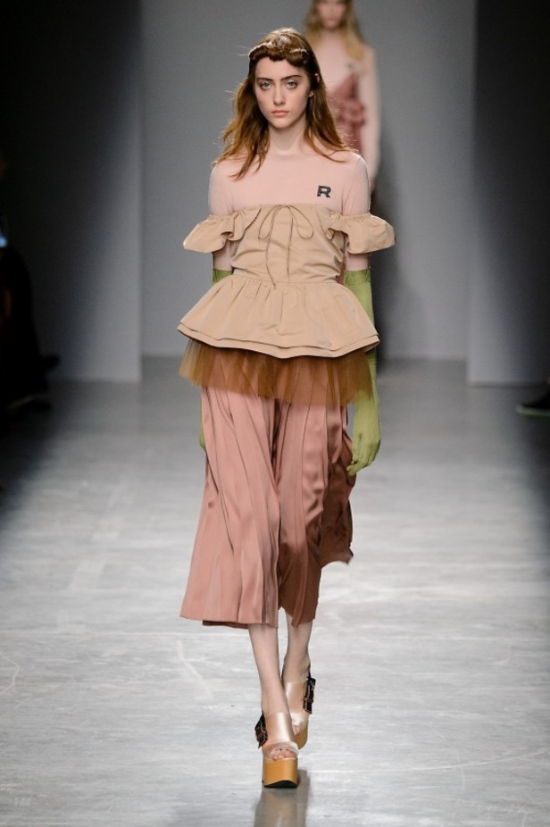 مجموعة Rochas لموسم ربيع وصيف 2017 