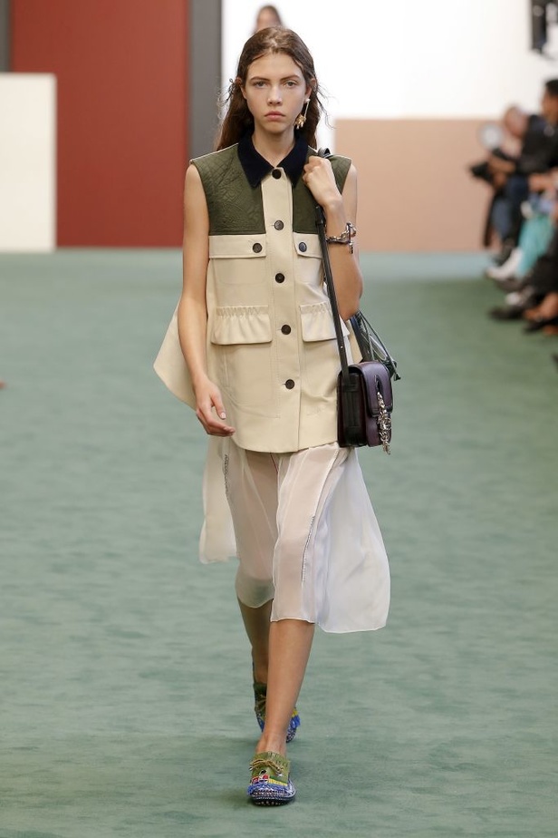 عرض أزياء Carven للأزياء الجاهزة لربيع وصيف 2018 !