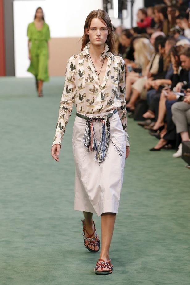 عرض أزياء Carven للأزياء الجاهزة لربيع وصيف 2018 !