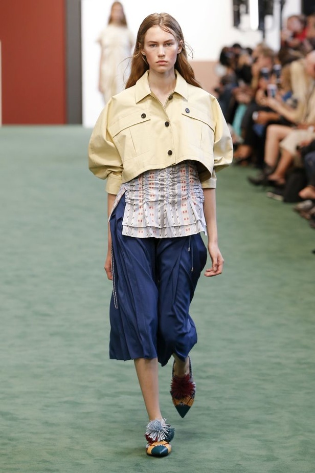 عرض أزياء Carven للأزياء الجاهزة لربيع وصيف 2018 !