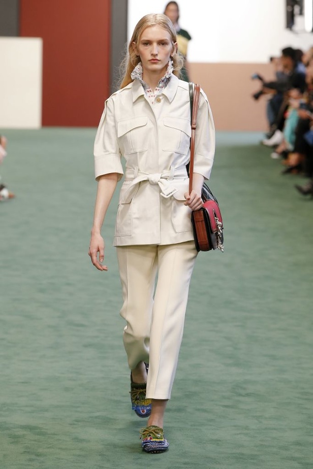 عرض أزياء Carven للأزياء الجاهزة لربيع وصيف 2018 !