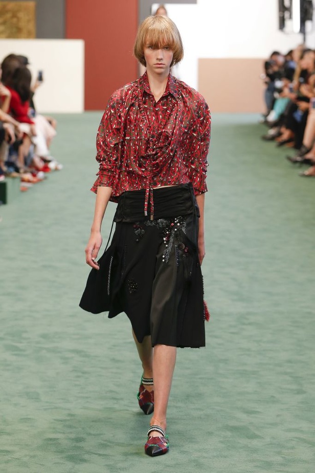 عرض أزياء Carven للأزياء الجاهزة لربيع وصيف 2018 !