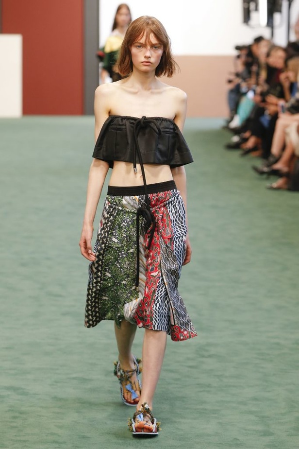 عرض أزياء Carven للأزياء الجاهزة لربيع وصيف 2018 !