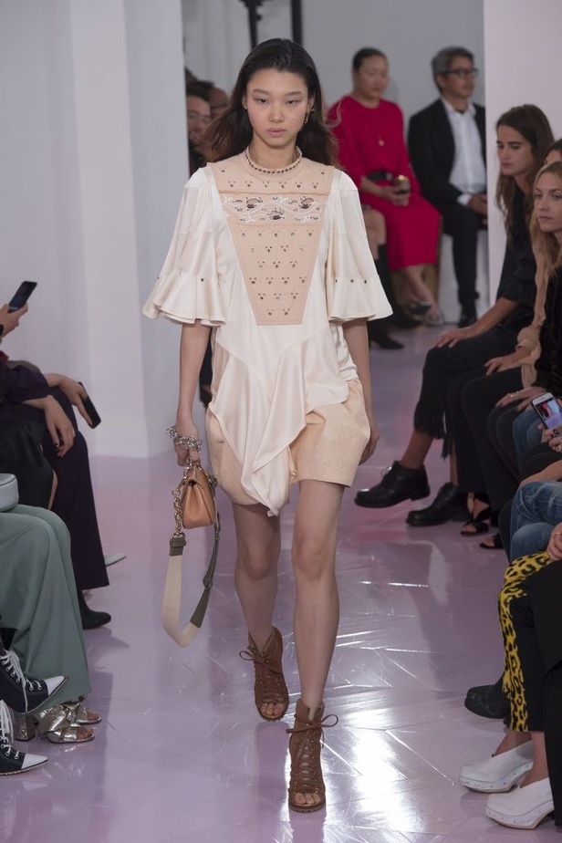 عرض كلوي لربيع وصيف 2018 في اسبوع الموضة بباريس