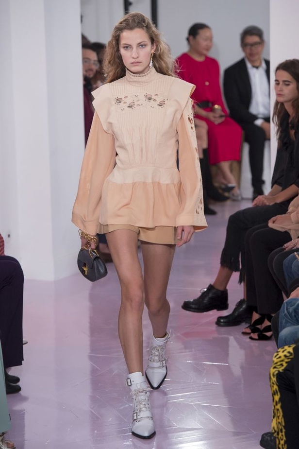 عرض كلوي لربيع وصيف 2018 في اسبوع الموضة بباريس
