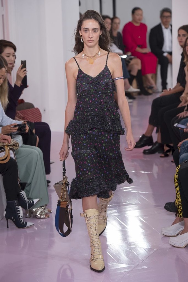 عرض كلوي لربيع وصيف 2018 في اسبوع الموضة بباريس