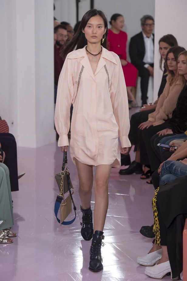 عرض كلوي لربيع وصيف 2018 في اسبوع الموضة بباريس