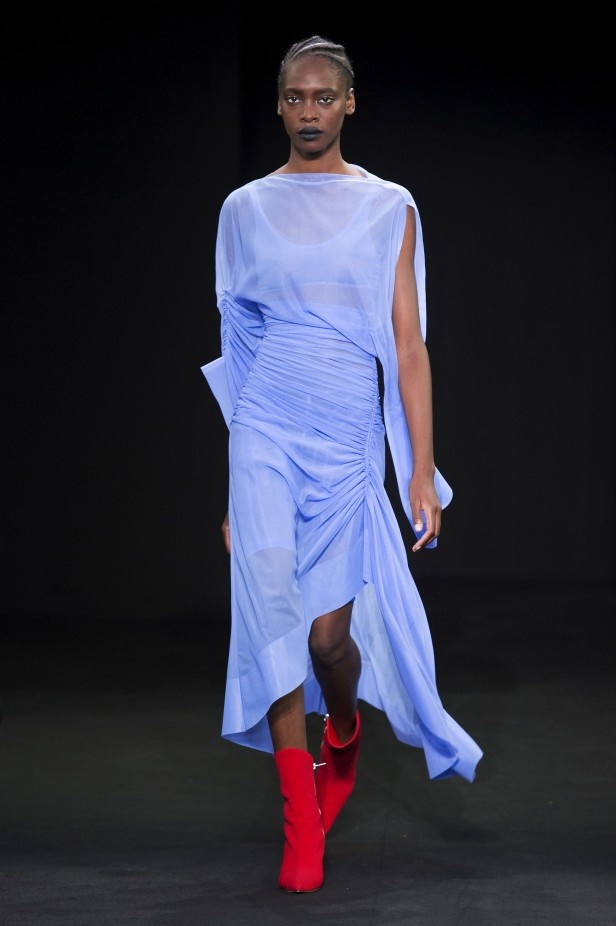 عرض أزياء Mugler لربيع وصيف 2019