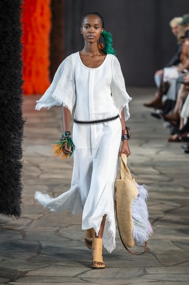 عرض أزياء Loewe لربيع وصيف 2019