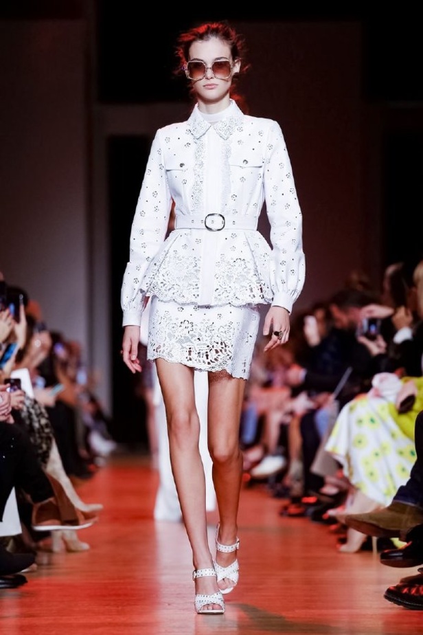 مجموعة ايلي صعب لموسم ربيع وصيف 2019