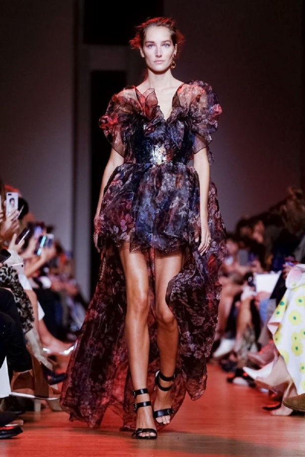 مجموعة ايلي صعب لموسم ربيع وصيف 2019