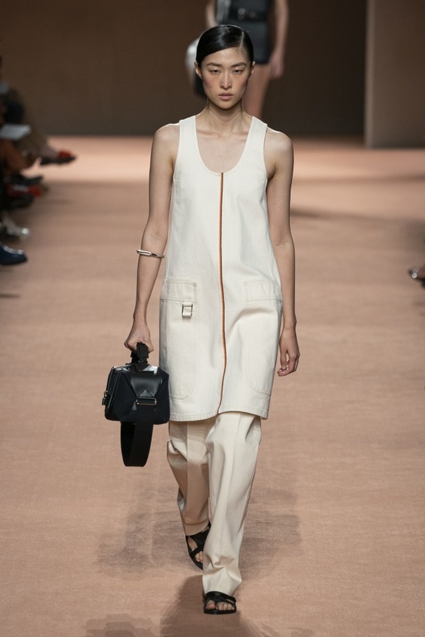 اسبوع الموضة في باريس 2019 مجموعة HERMES لربيع وصيف 2020