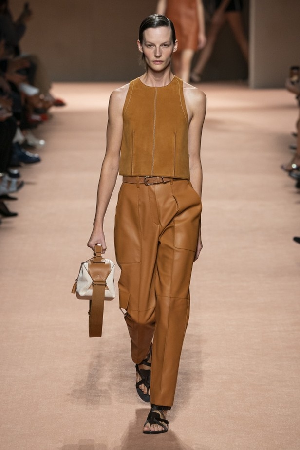 اسبوع الموضة في باريس 2019 مجموعة HERMES لربيع وصيف 2020