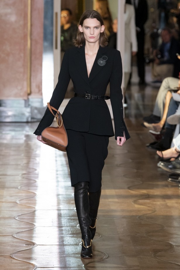 اسبوع الموضة في باريس 2019 مجموعة altuzarra للملابس الجاهزة لربيع وصيف 2020