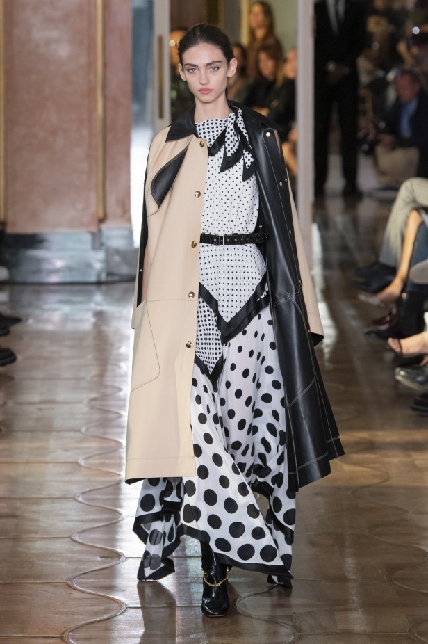 اسبوع الموضة في باريس 2019 مجموعة altuzarra للملابس الجاهزة لربيع وصيف 2020