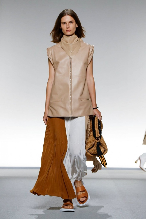 اسبوع الموضة في باريس 2019 مجموعة GIVENCHY لربيع وصيف 2020