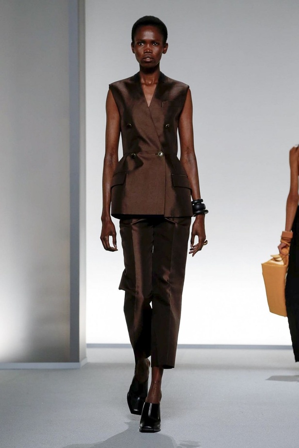 اسبوع الموضة في باريس 2019 مجموعة GIVENCHY لربيع وصيف 2020