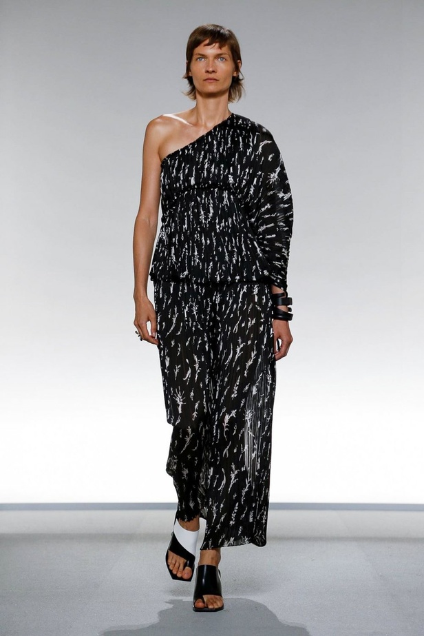 اسبوع الموضة في باريس 2019 مجموعة GIVENCHY لربيع وصيف 2020