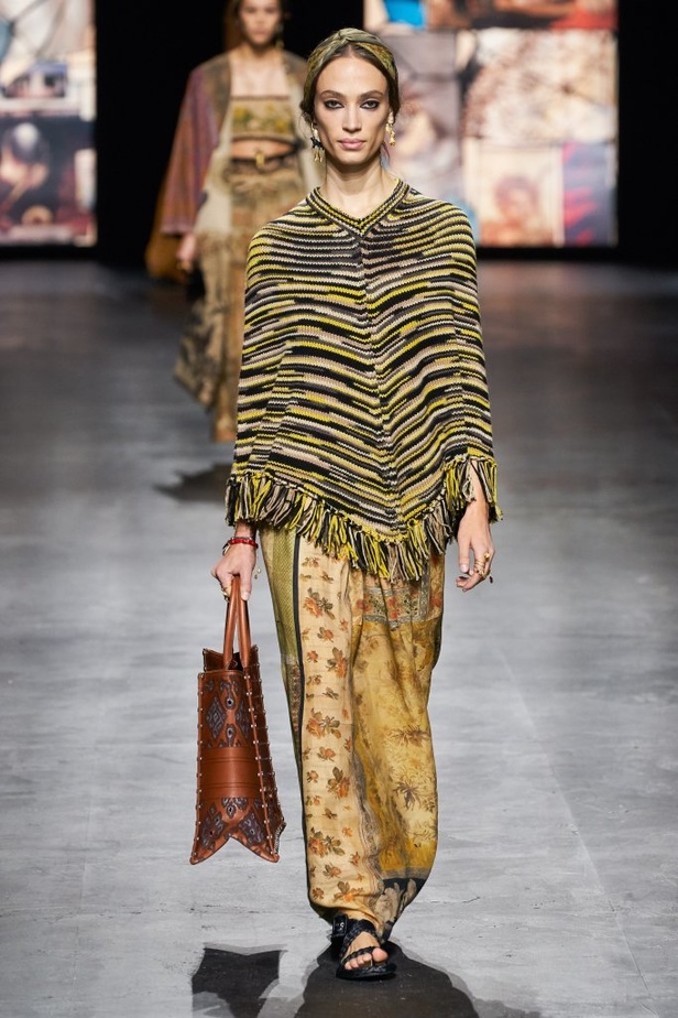 عرض أزياء ديور Dior لربيع وصيف 2021 من أسبوع الموضة في باريس