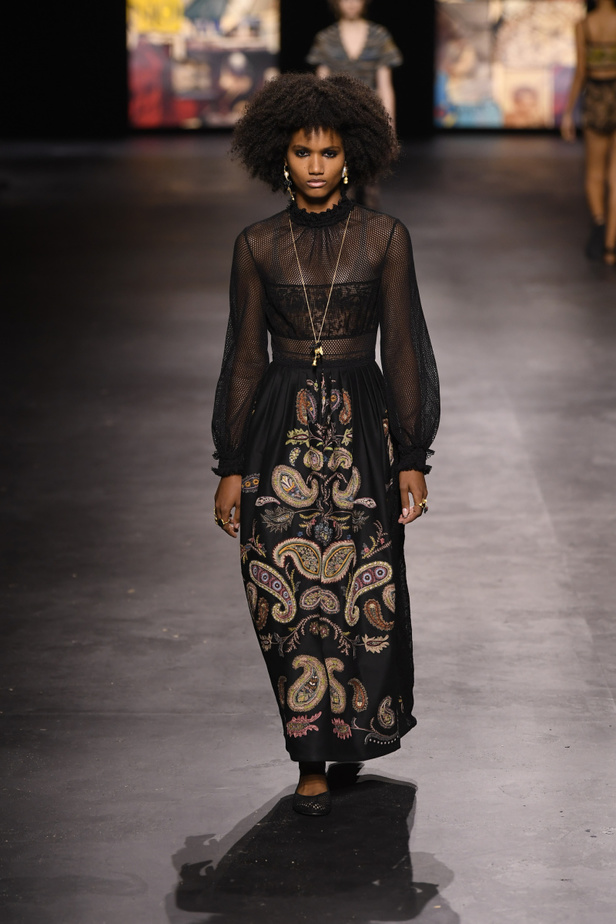 عرض أزياء ديور Dior لربيع وصيف 2021 من أسبوع الموضة في باريس