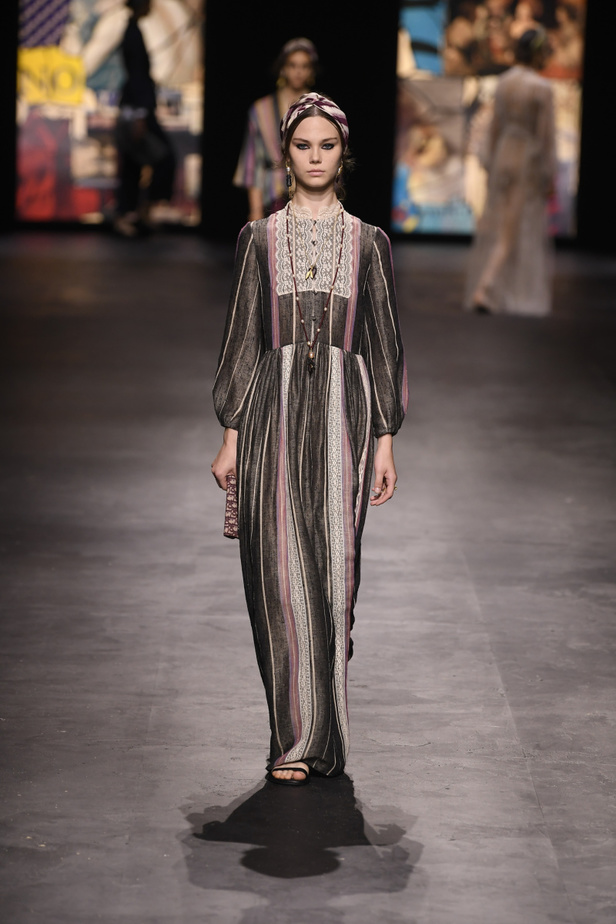 عرض أزياء ديور Dior لربيع وصيف 2021 من أسبوع الموضة في باريس