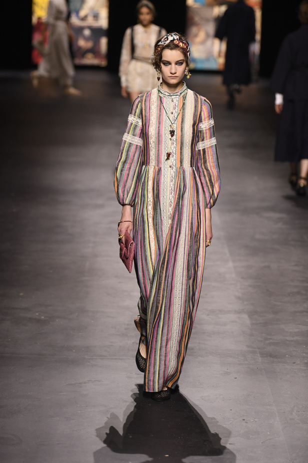 عرض أزياء ديور Dior لربيع وصيف 2021 من أسبوع الموضة في باريس