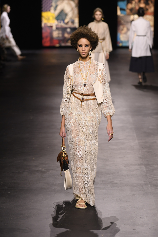 عرض أزياء ديور Dior لربيع وصيف 2021 من أسبوع الموضة في باريس